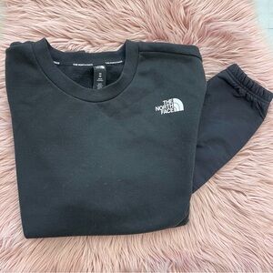 North Face size M sweater black